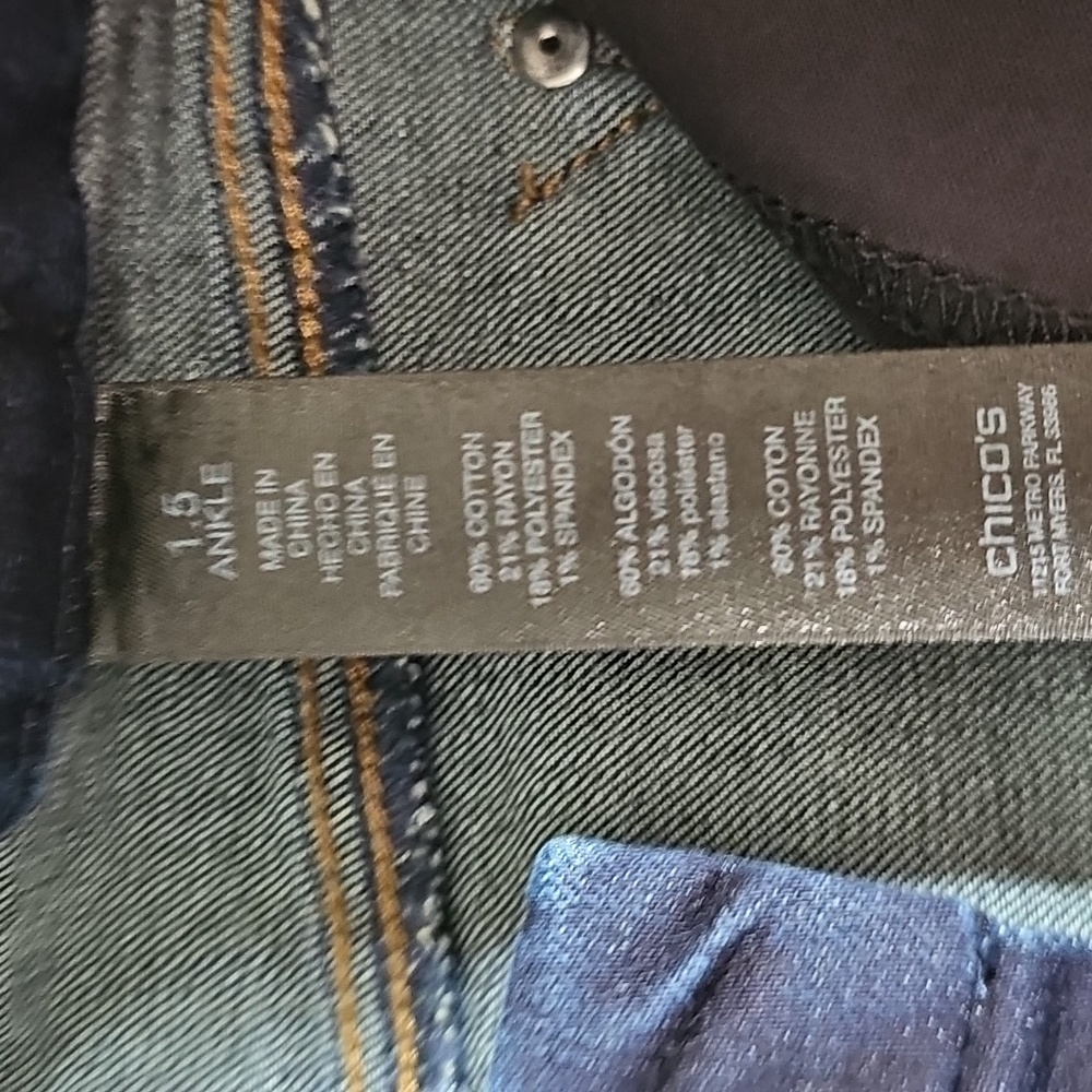 Chico's So Slimming Girlfriend Ankle Dark Wash Jean Size 1.5 Medium US Size 10 - Picture 6 of 9